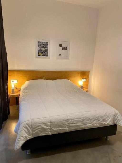 A Place 4U No10 - Garden-Level Getaway 2 Bedroom 2 Bathroom Apartment With Yard Athens Exterior photo
